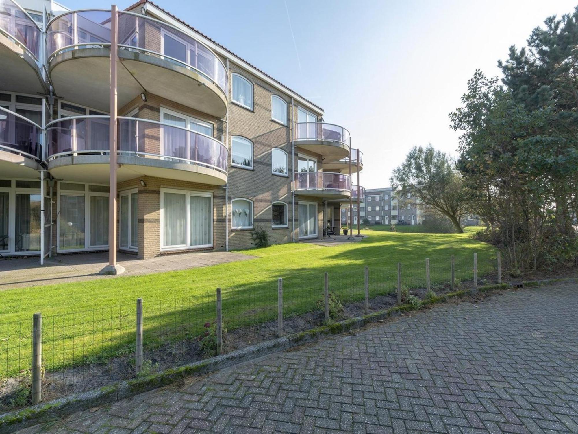 Stunning Apartment Near Sea By Belvilla Julianadorp Eksteriør billede