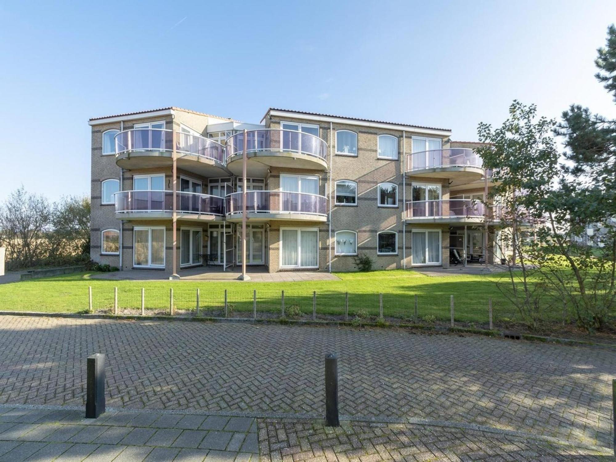Stunning Apartment Near Sea By Belvilla Julianadorp Eksteriør billede