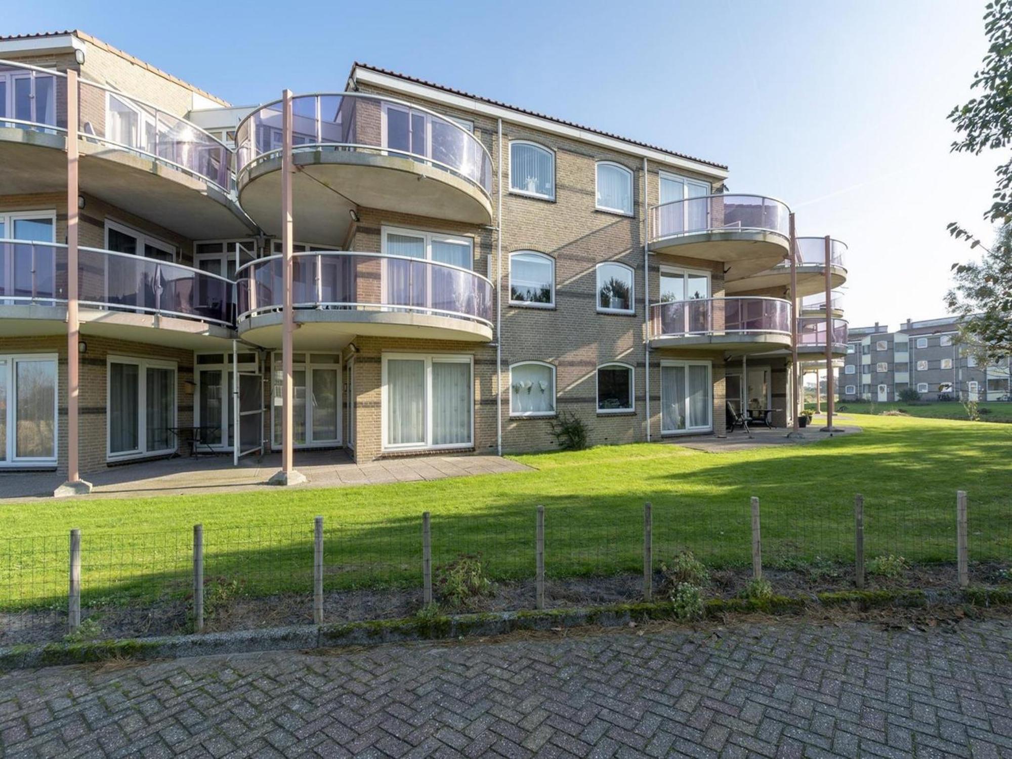 Stunning Apartment Near Sea By Belvilla Julianadorp Eksteriør billede