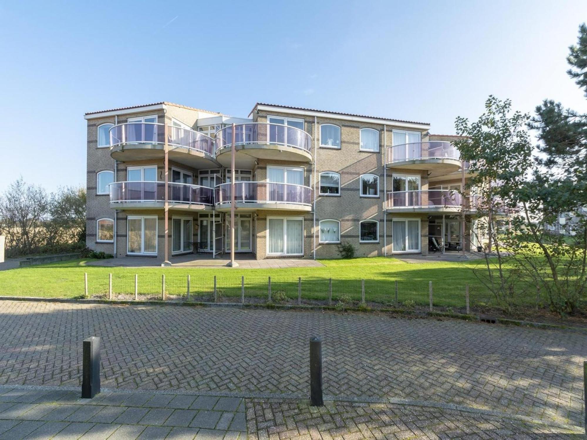 Stunning Apartment Near Sea By Belvilla Julianadorp Eksteriør billede
